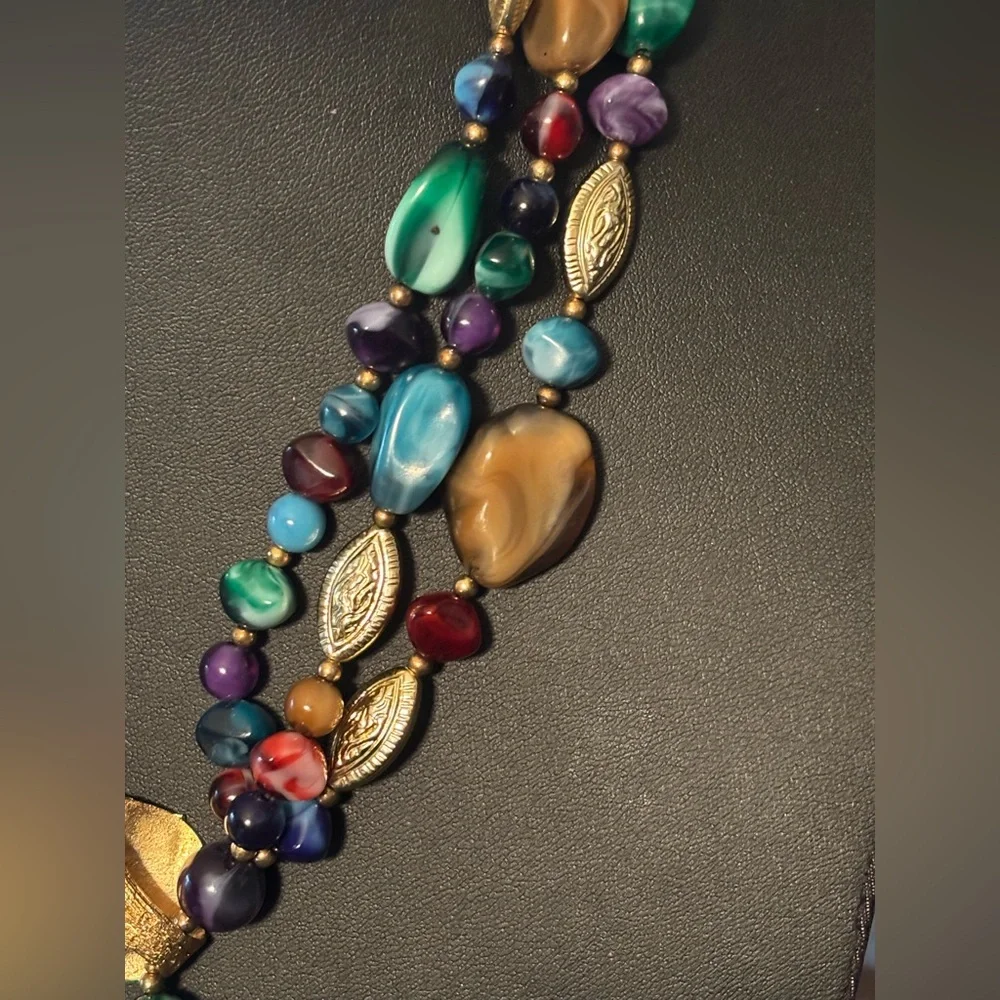 VINTAGE Genuine Lucite Statement Necklace • Gold Leaf Drop • Colorful Boho Luxe - Picture 6 of 16